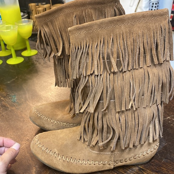 Suede fringed boots - Picture 2 of 5